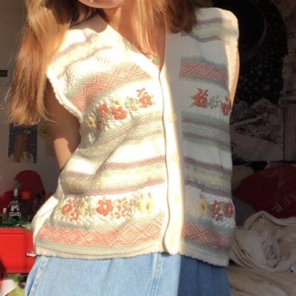 granny style top (floral) - Picture 8 of 10